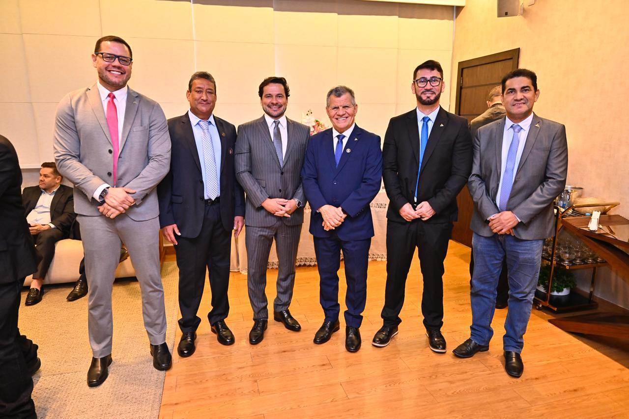 Vanderley Bastos recebeu a Medalha “Colar do Mérito de Contas 2025” em solenidade do Tribunal de Contas do Amazonas. Vanderley Bastos recebeu a Medalha “Colar do Mérito de Contas 2025” em solenidade do Tribunal de Contas do Amazonas.