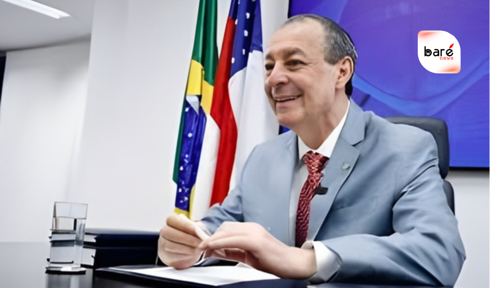 Omar Aziz larga na frente e polarização se forma no Amazonas, aponta nova pesquisa eleitoral.