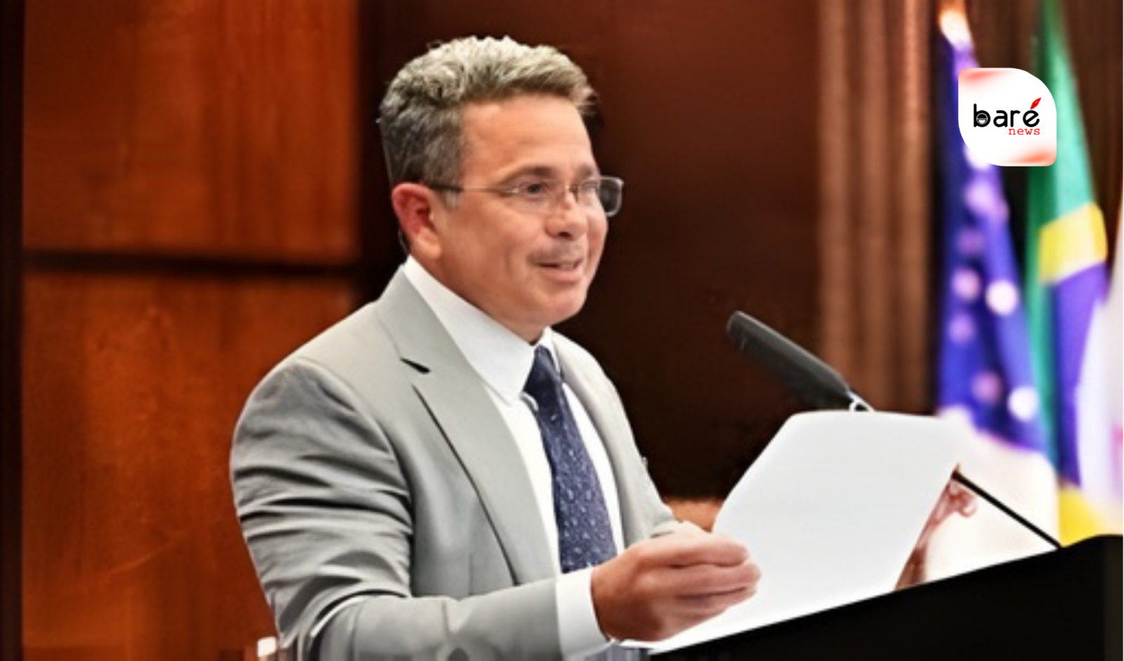 Omar Aziz larga na frente e polarização se forma no Amazonas, aponta nova pesquisa eleitoral.